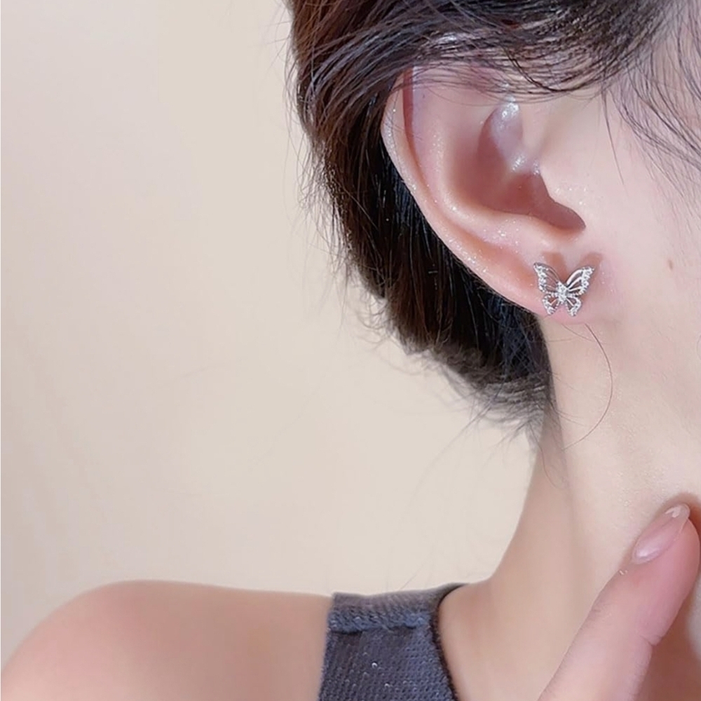 Silver Butterfly 🦋Stud Earring - Picture 9 of 10